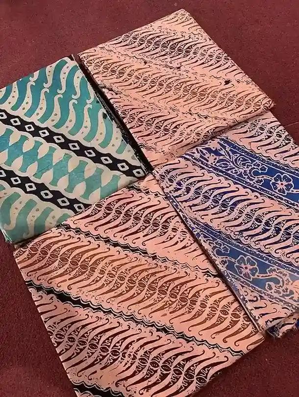 Koleksi kain batik dengan motif khas Banyuwangi