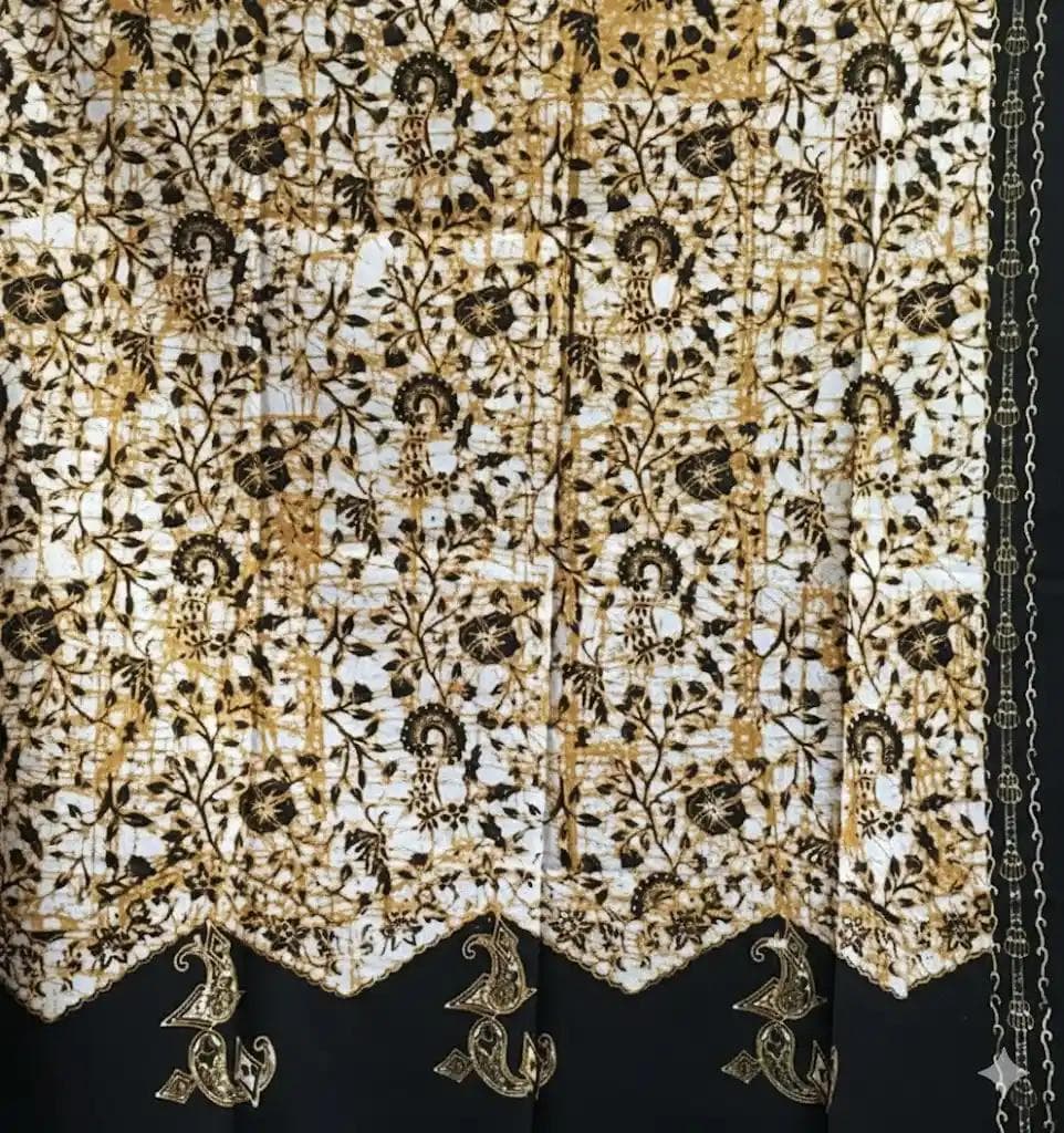 Kain batik Godho Batik dengan motif wayang