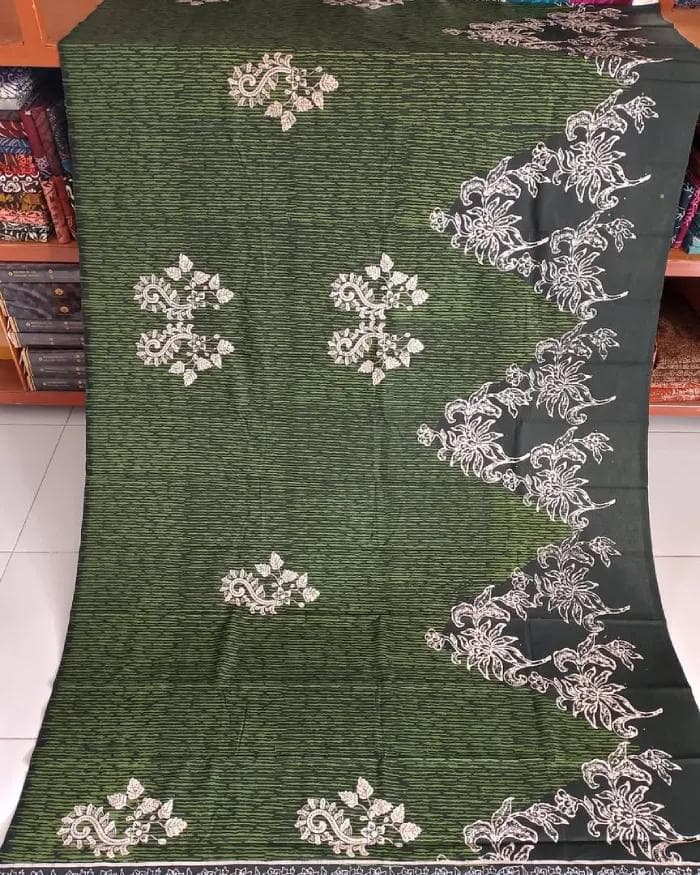 Kain batik motif floral Banjarwangi