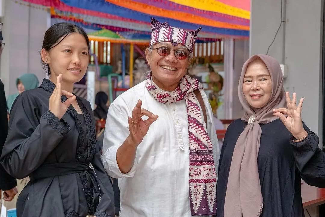 Pengunjung menghadiri acara budaya dan batik Banyuwangi