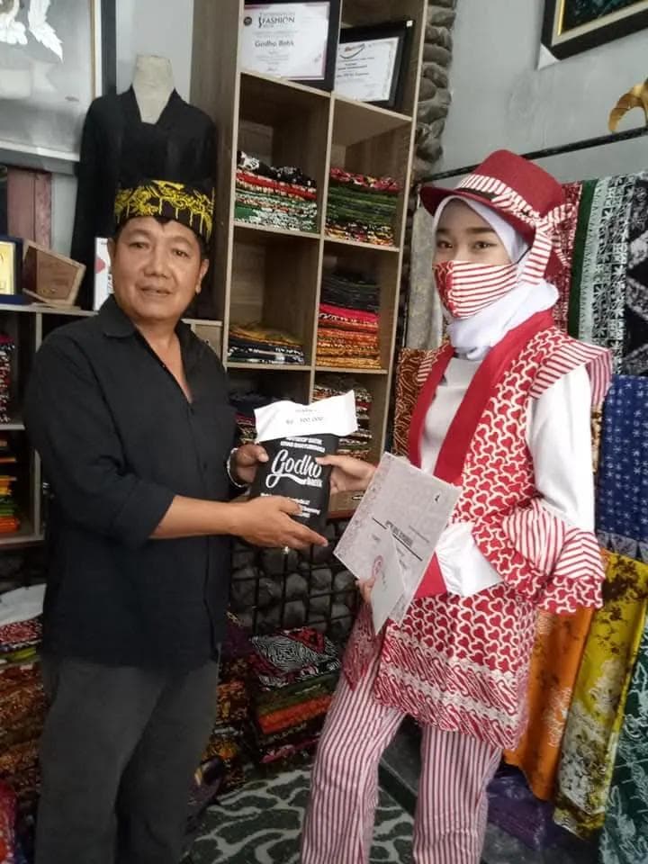 Peragaan busana batik Godho Batik
