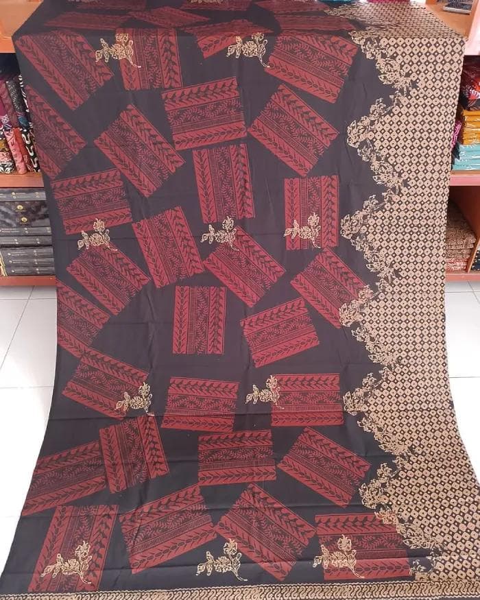Kain batik motif geometris Banjarwangi