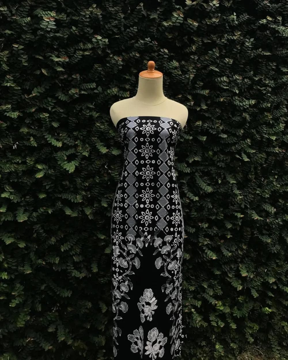 Busana batik karya Bilobatik