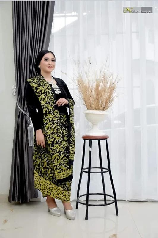 Busana batik Batik Mertosari