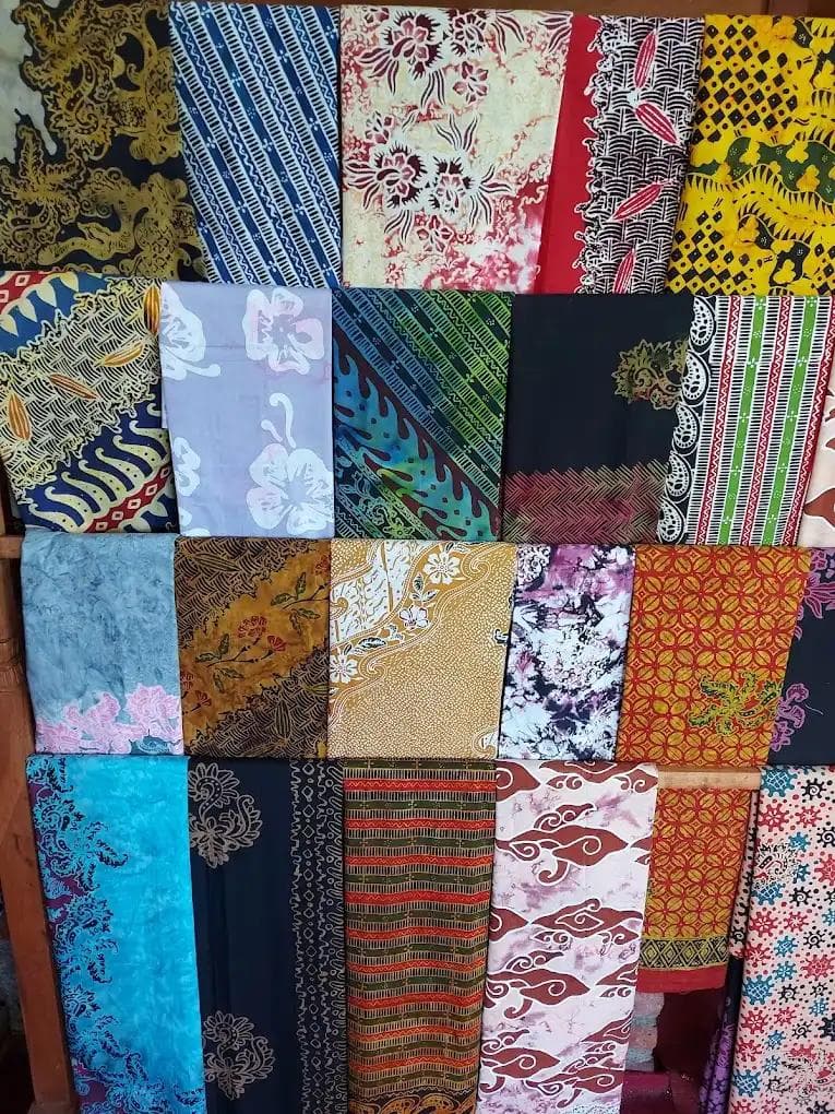 Koleksi kain batik Kapuronto Batik