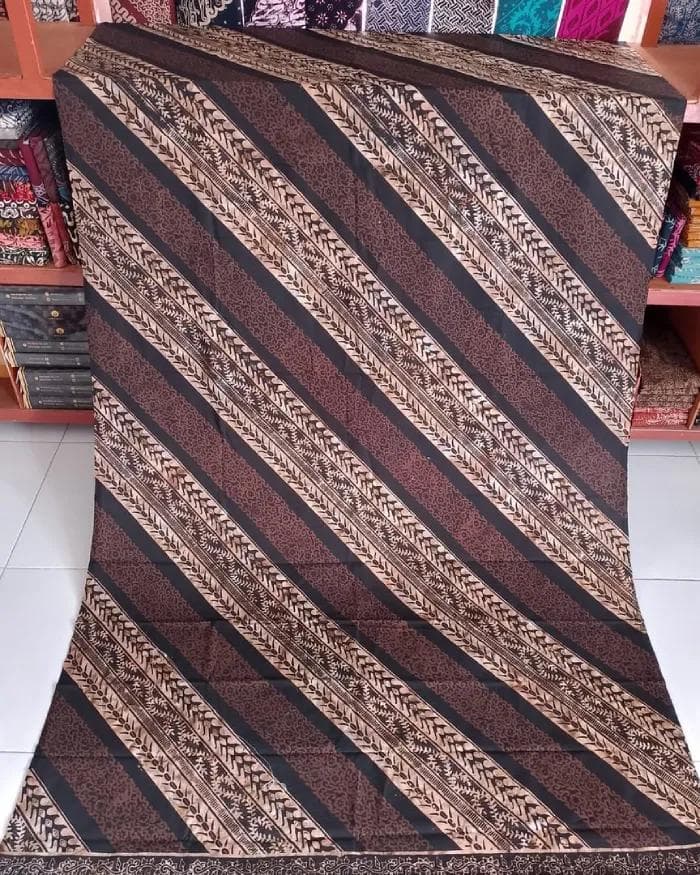 Kain batik motif diagonal Banjarwangi