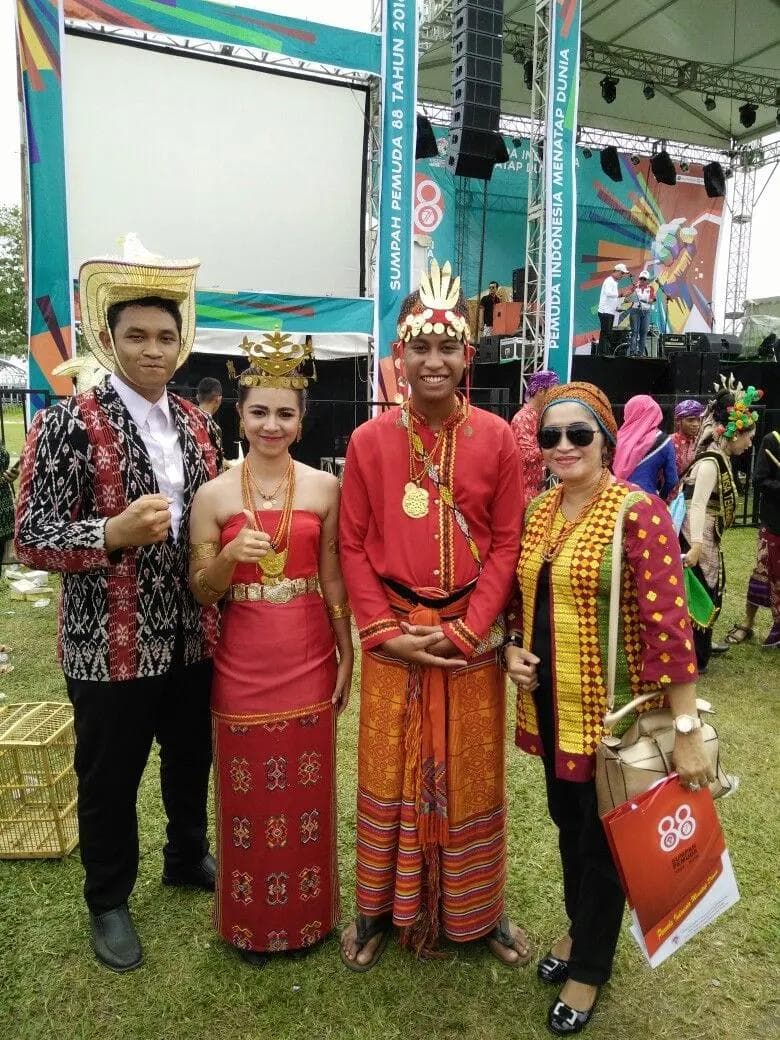 Bukan Sekadar Kain, Ini Peran Penting Tenun dalam Upacara Adat dan Kehidupan Masyarakat Tradisional