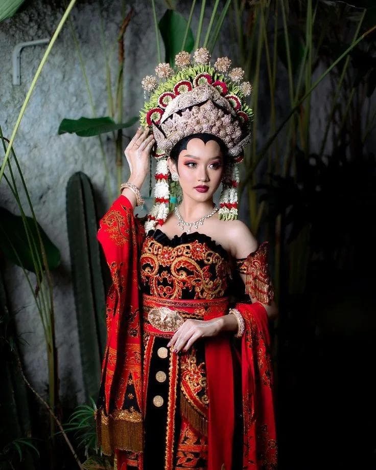 mempelai wanita menggunakan baju pengantin adat osing