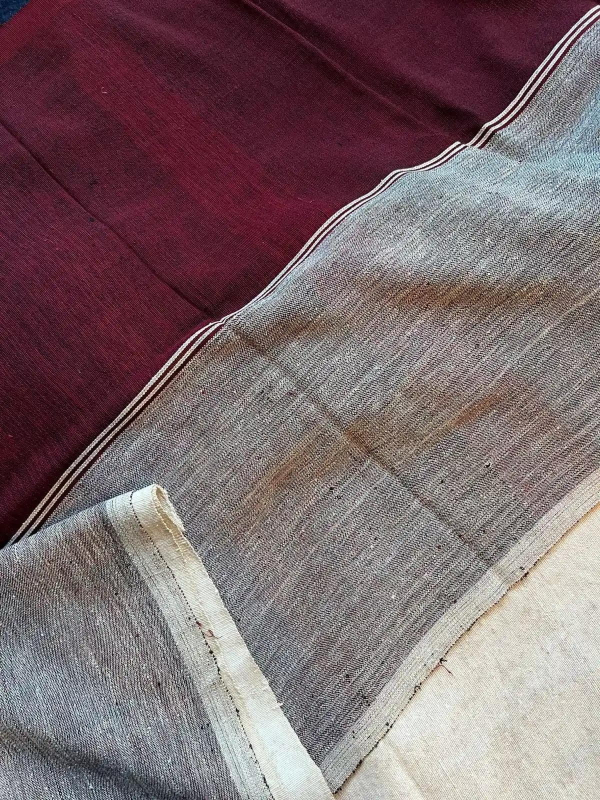 Kain tenun tradisional dengan warna alami