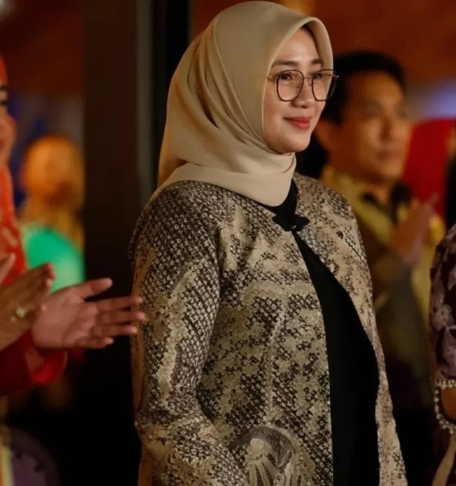 Model wearing batik-patterned attire