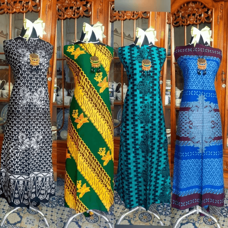 Koleksi busana batik Pringgokusumo