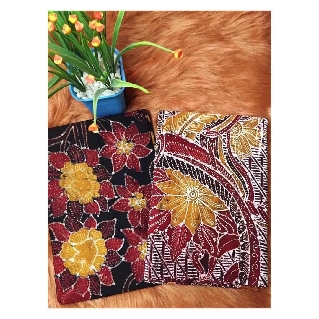 Koleksi kain batik tulis motif floral Seblang Batik Tulis