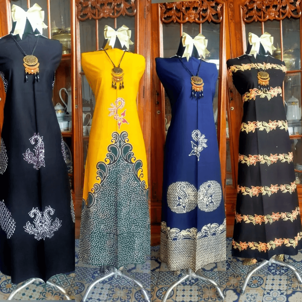 Busana batik karya Pringgokusumo