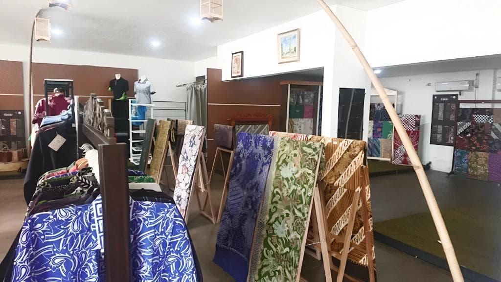 Batik Kontemporer: Harmoni Tradisi dan Kreativitas Modern