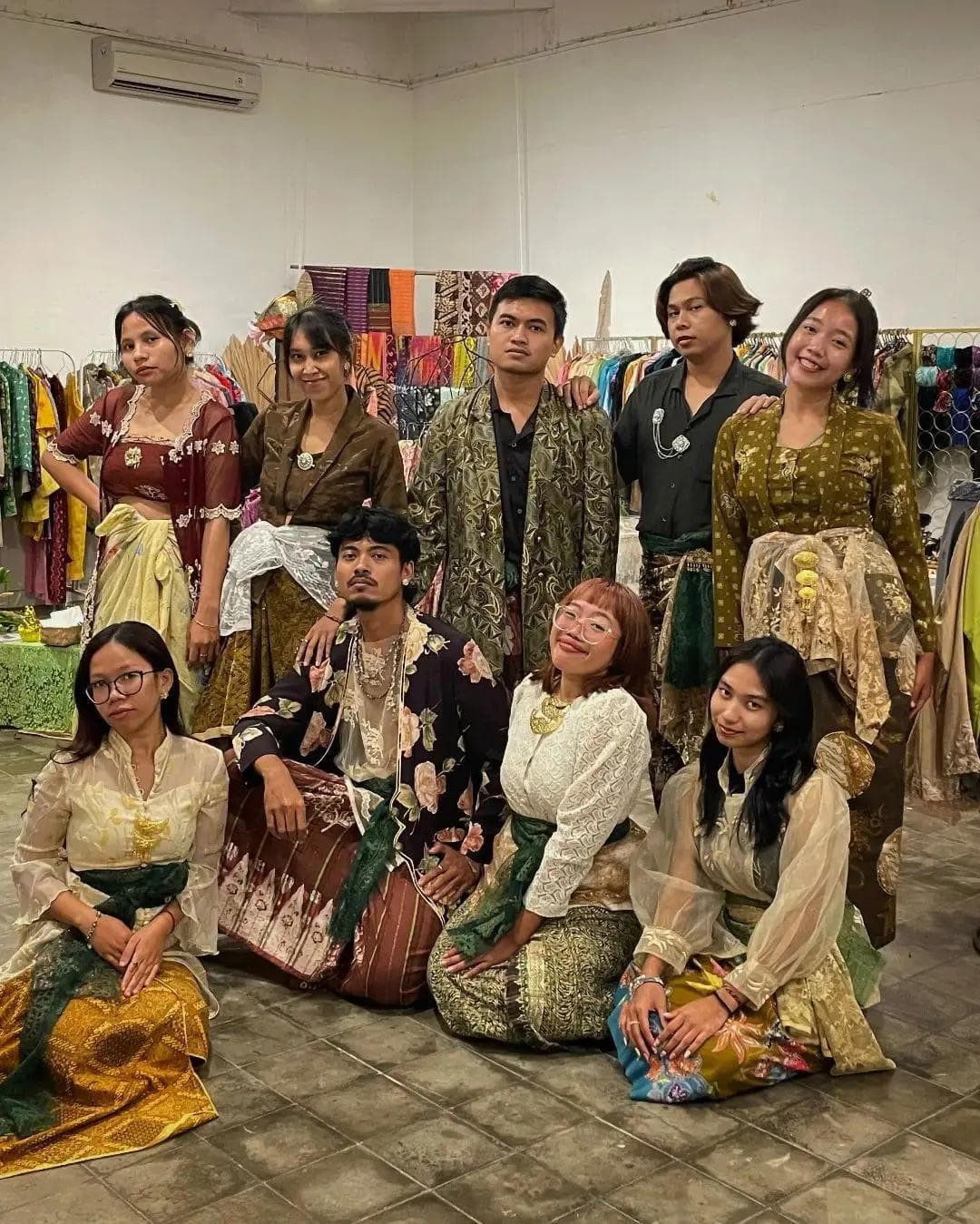 Berburu Kebaya Vintage Murah: Rekomendasi Tempat Thrifting Terbaik di Indonesia
