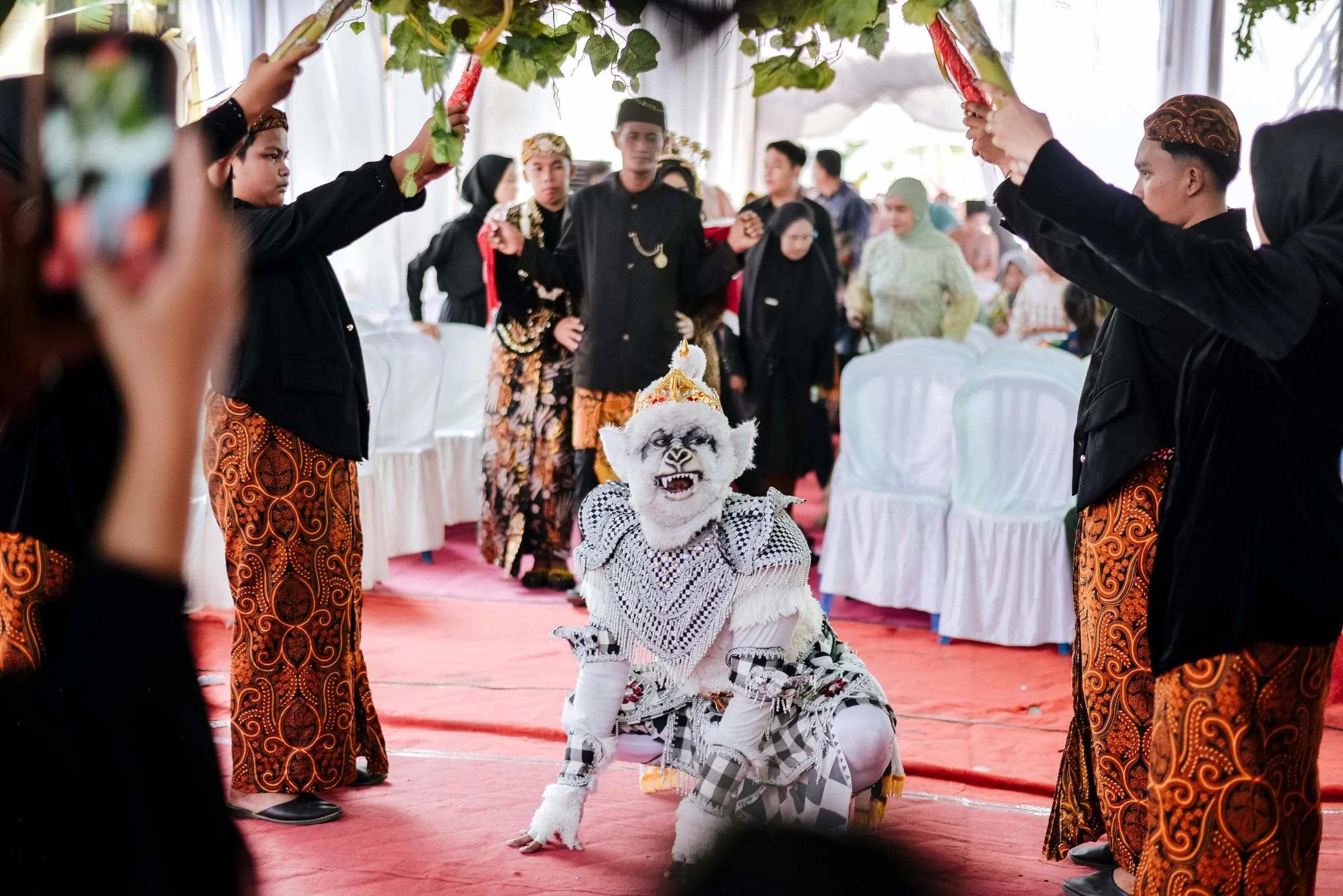 The Prohibition on Wearing Batik is Related to Cultural Philosophy