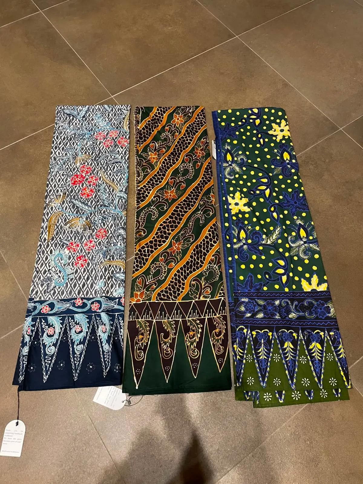 Selendang batik tulis, motif khas banyuwangi.